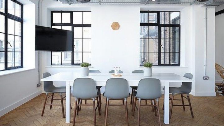 W jaki sposób wybrać krzesło do pracy przy biurku?