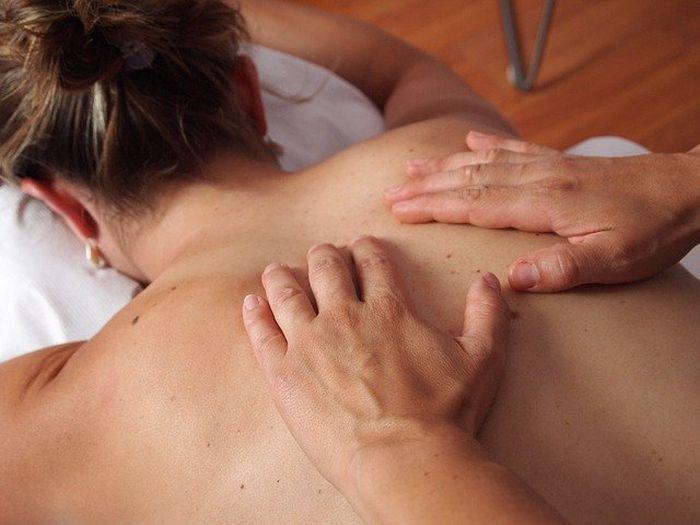 Relaksacyjny masaż w domowym zaciszu