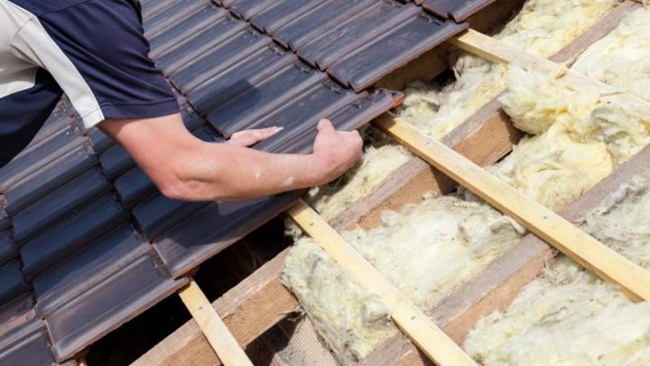 Podstawy konstrukcji domu jednorodzinnego – jak zbudować od podstaw aż po dach z elementów panelowych